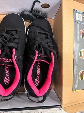 Heelys Women's Black and Pink Lace-Up Skate Sneakers